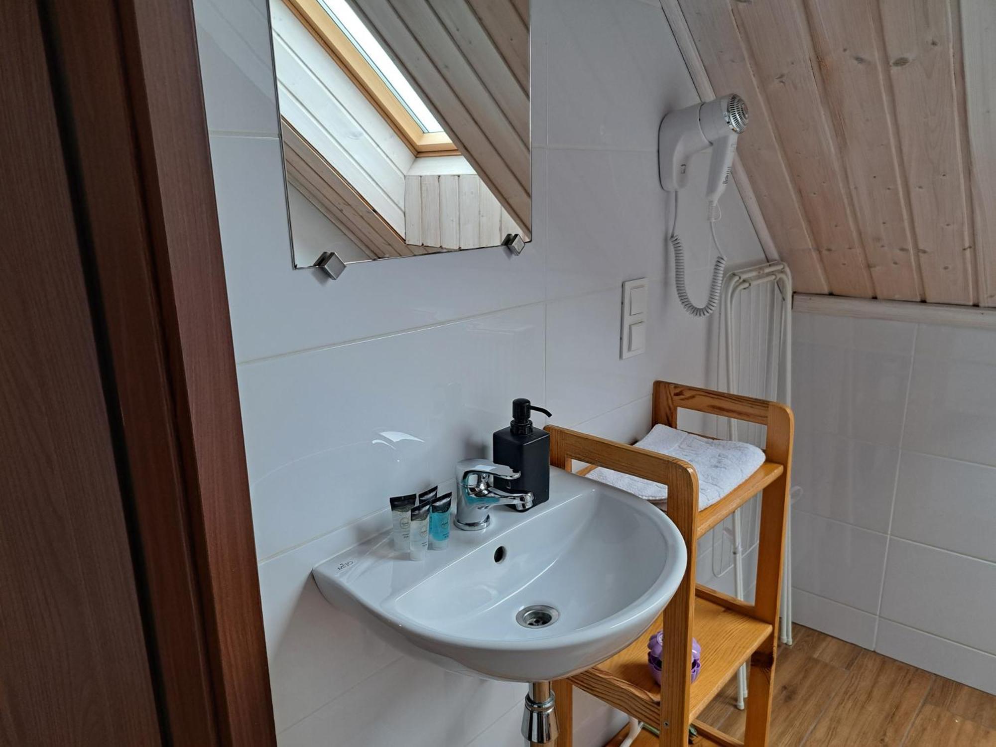 Noclegi Pod Modrzewiem Powidz  Exteriör bild